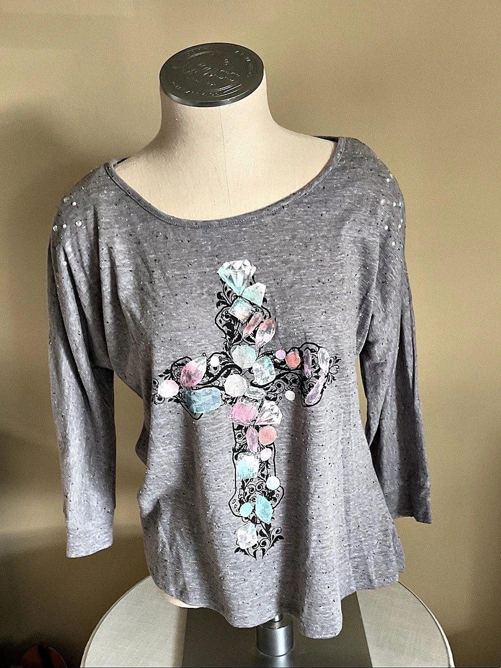Almost Famous Long 3/4 Sleeve Embellished Cross Top in Gray Size Large